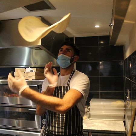 The Pembroke Arms Hotel Wilton  Екстериор снимка