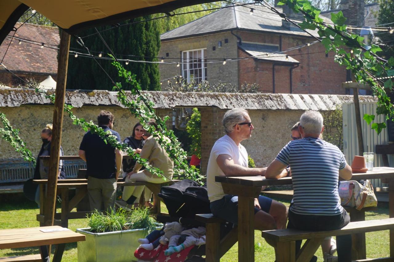 The Pembroke Arms Hotel Wilton  Екстериор снимка