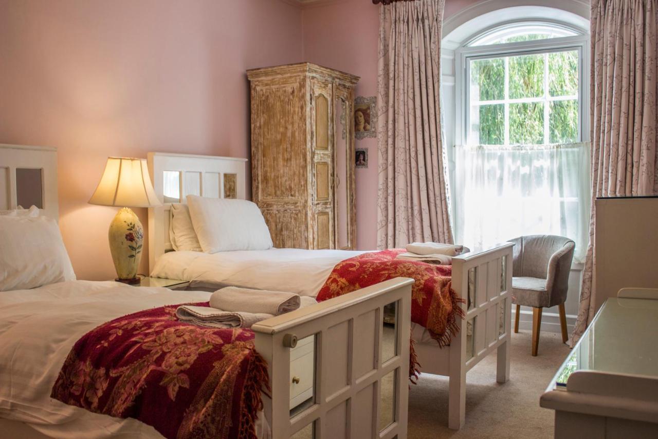 The Pembroke Arms Hotel Wilton  Екстериор снимка