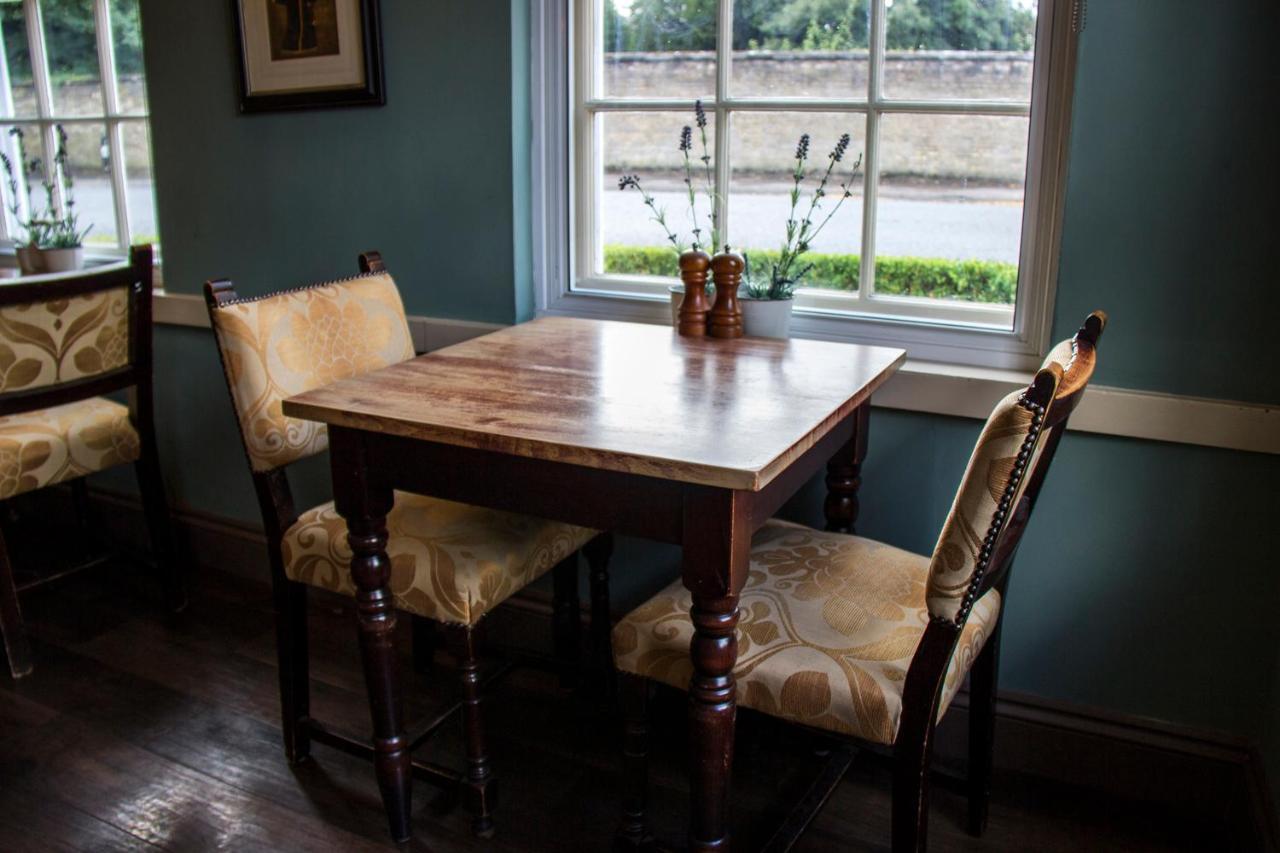 The Pembroke Arms Hotel Wilton  Екстериор снимка