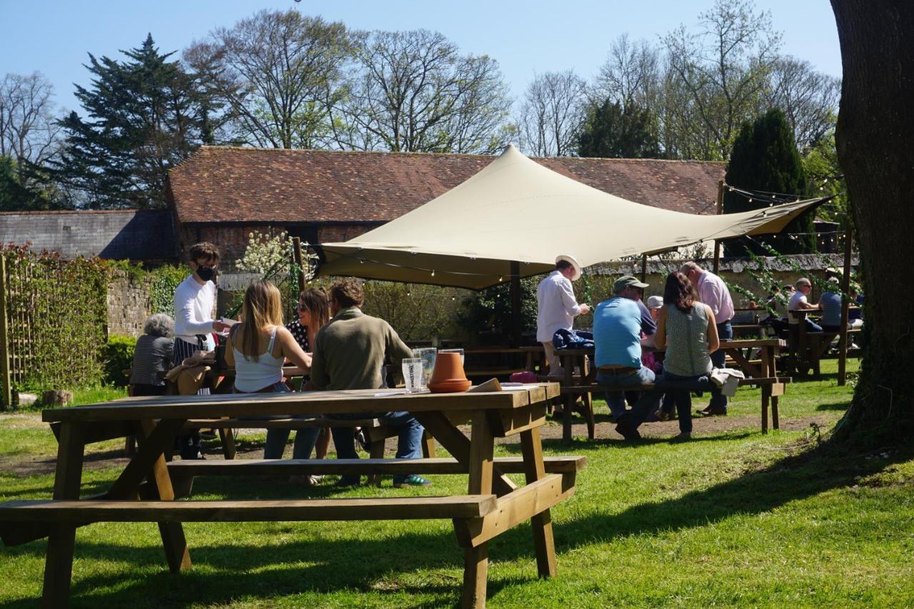 The Pembroke Arms Hotel Wilton  Екстериор снимка