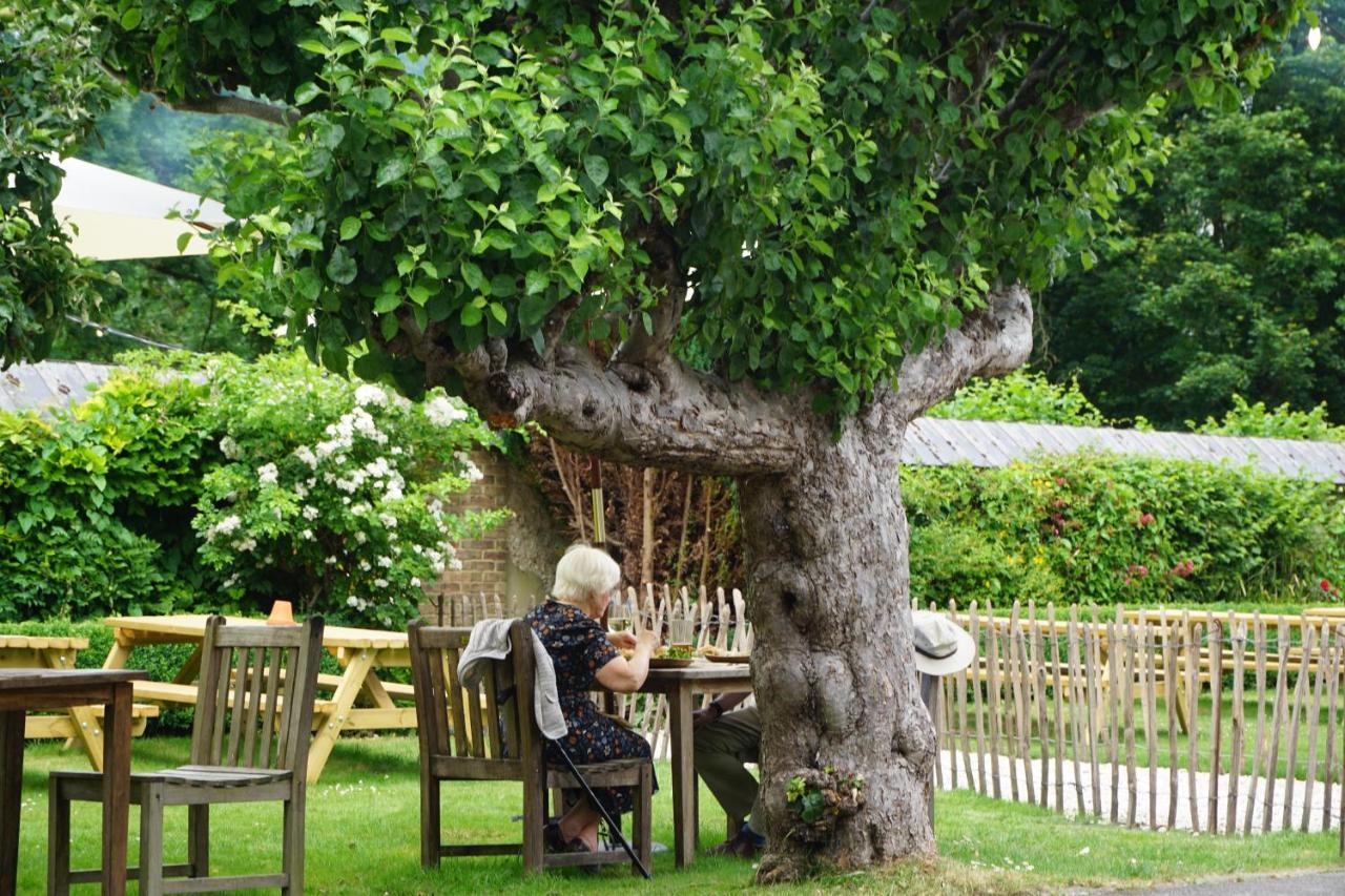 The Pembroke Arms Hotel Wilton  Екстериор снимка