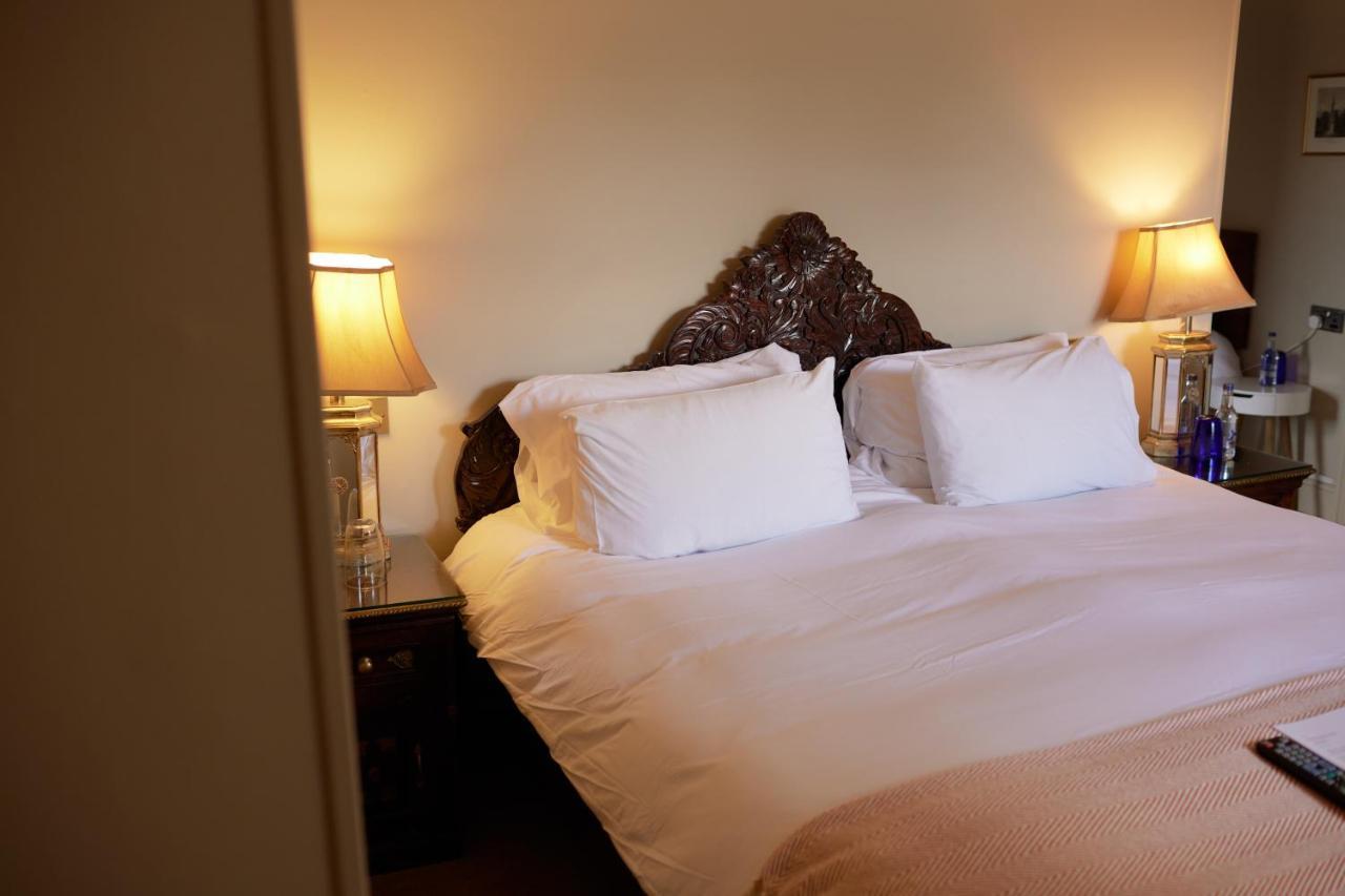 The Pembroke Arms Hotel Wilton  Екстериор снимка