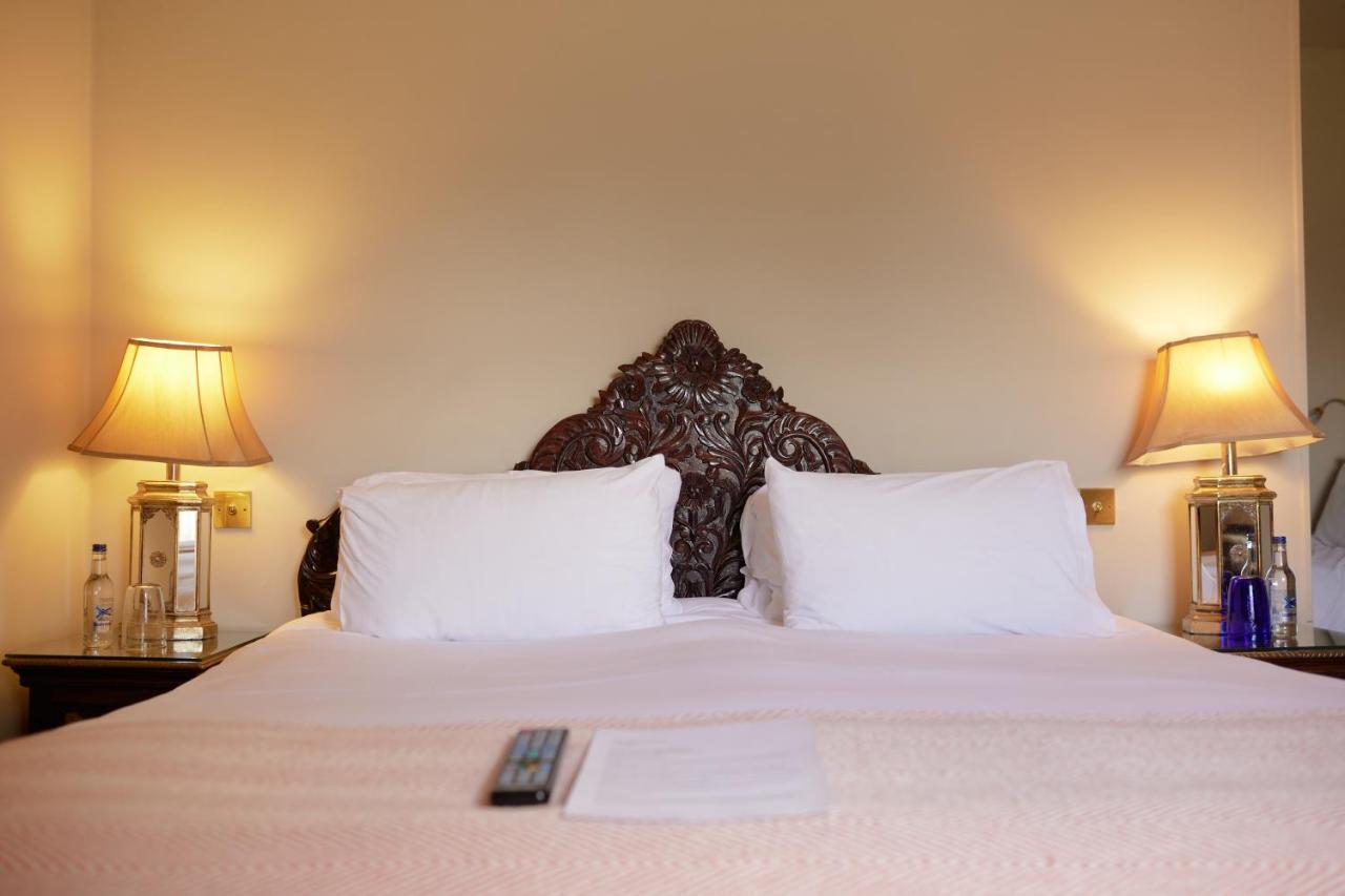 The Pembroke Arms Hotel Wilton  Екстериор снимка