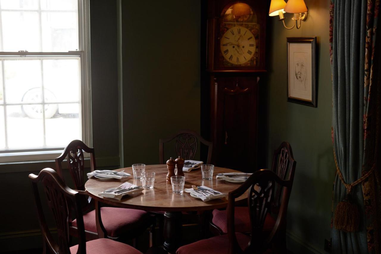 The Pembroke Arms Hotel Wilton  Екстериор снимка