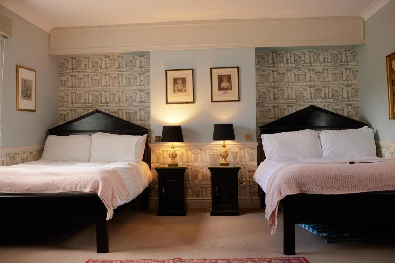 The Pembroke Arms Hotel Wilton  Екстериор снимка