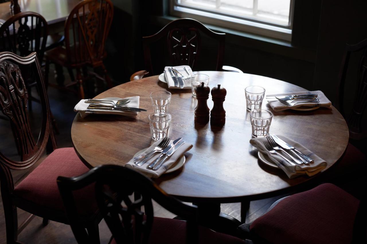 The Pembroke Arms Hotel Wilton  Екстериор снимка