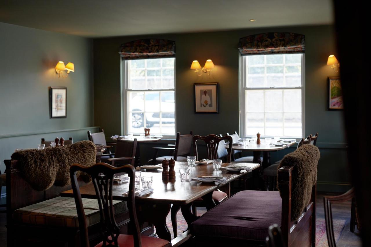 The Pembroke Arms Hotel Wilton  Екстериор снимка