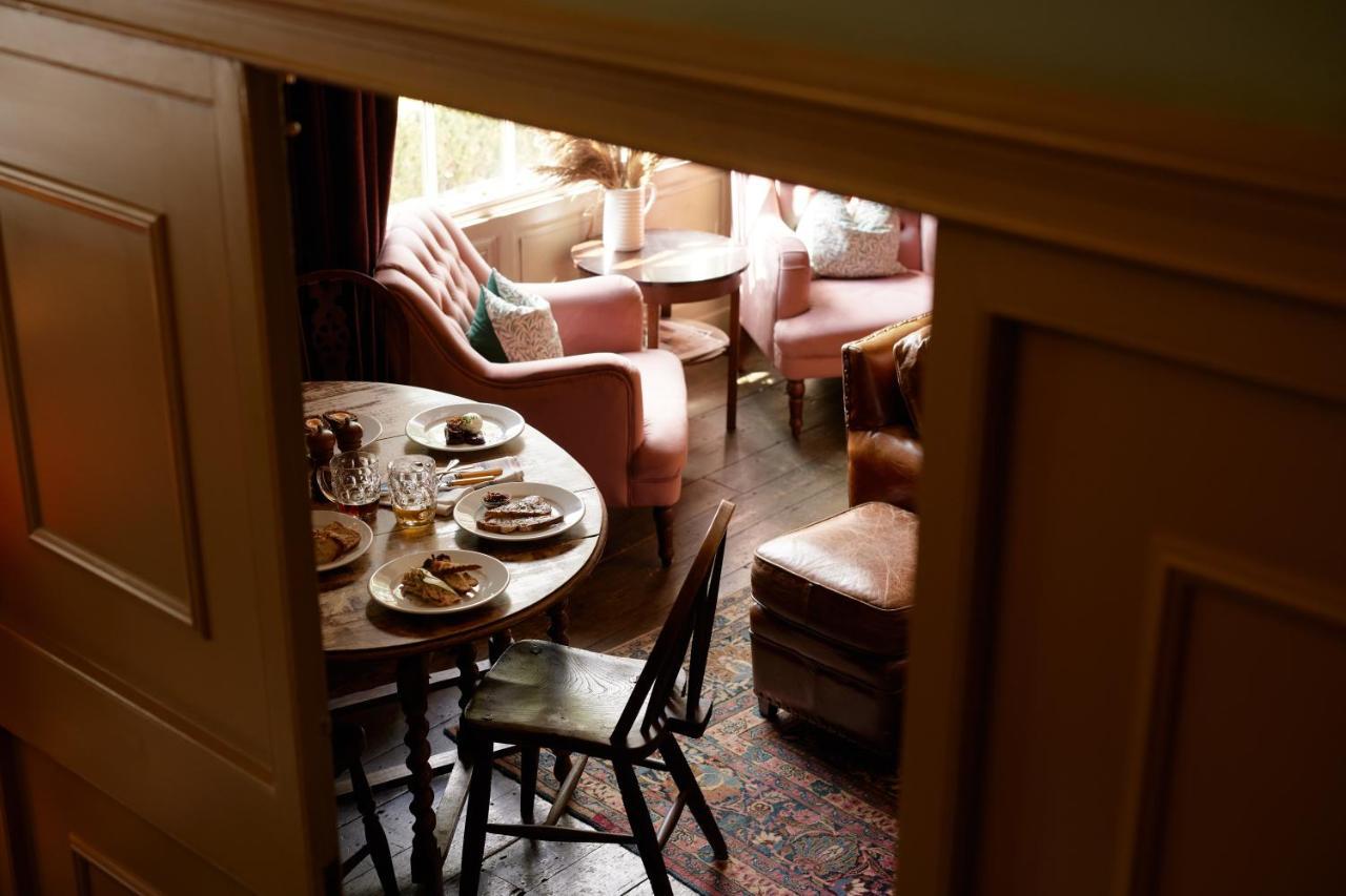 The Pembroke Arms Hotel Wilton  Екстериор снимка