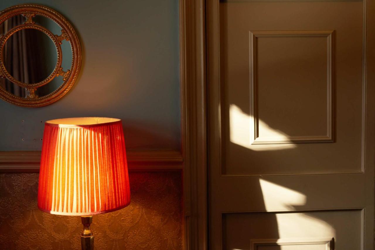 The Pembroke Arms Hotel Wilton  Екстериор снимка